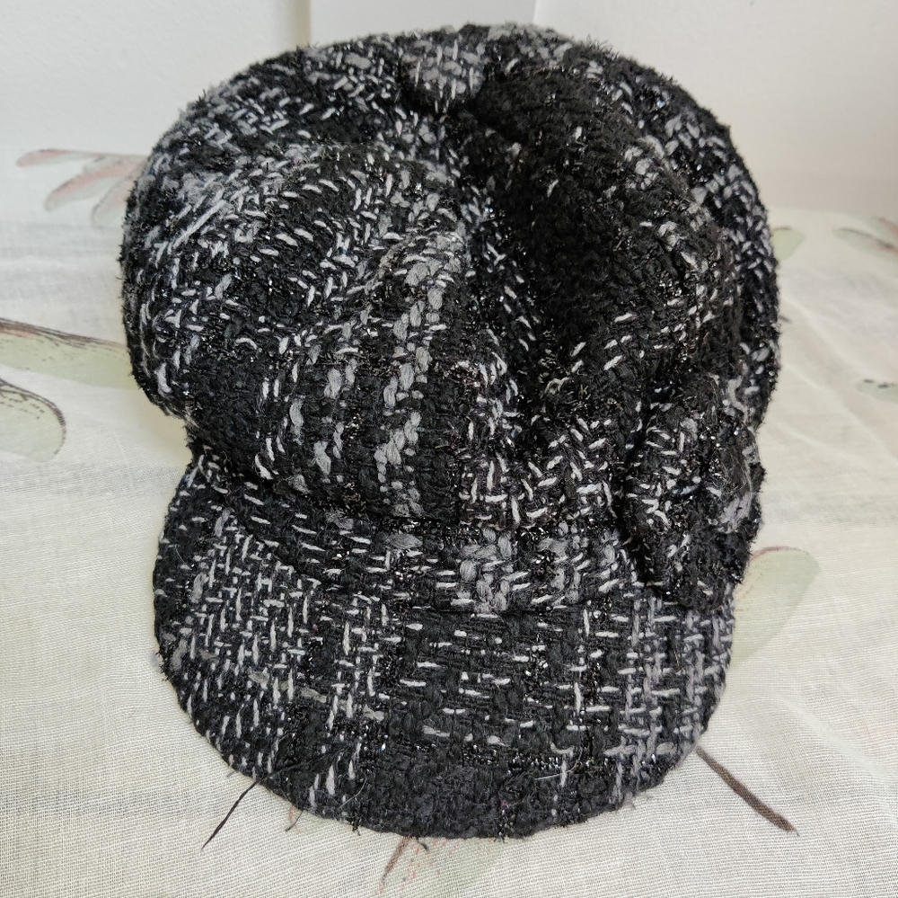Chic Black and Gray Tweed Cap